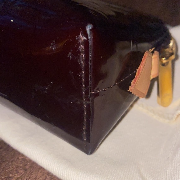 Vernis Louis Vuitton Cosmetic Pouch - Picture 5 of 6